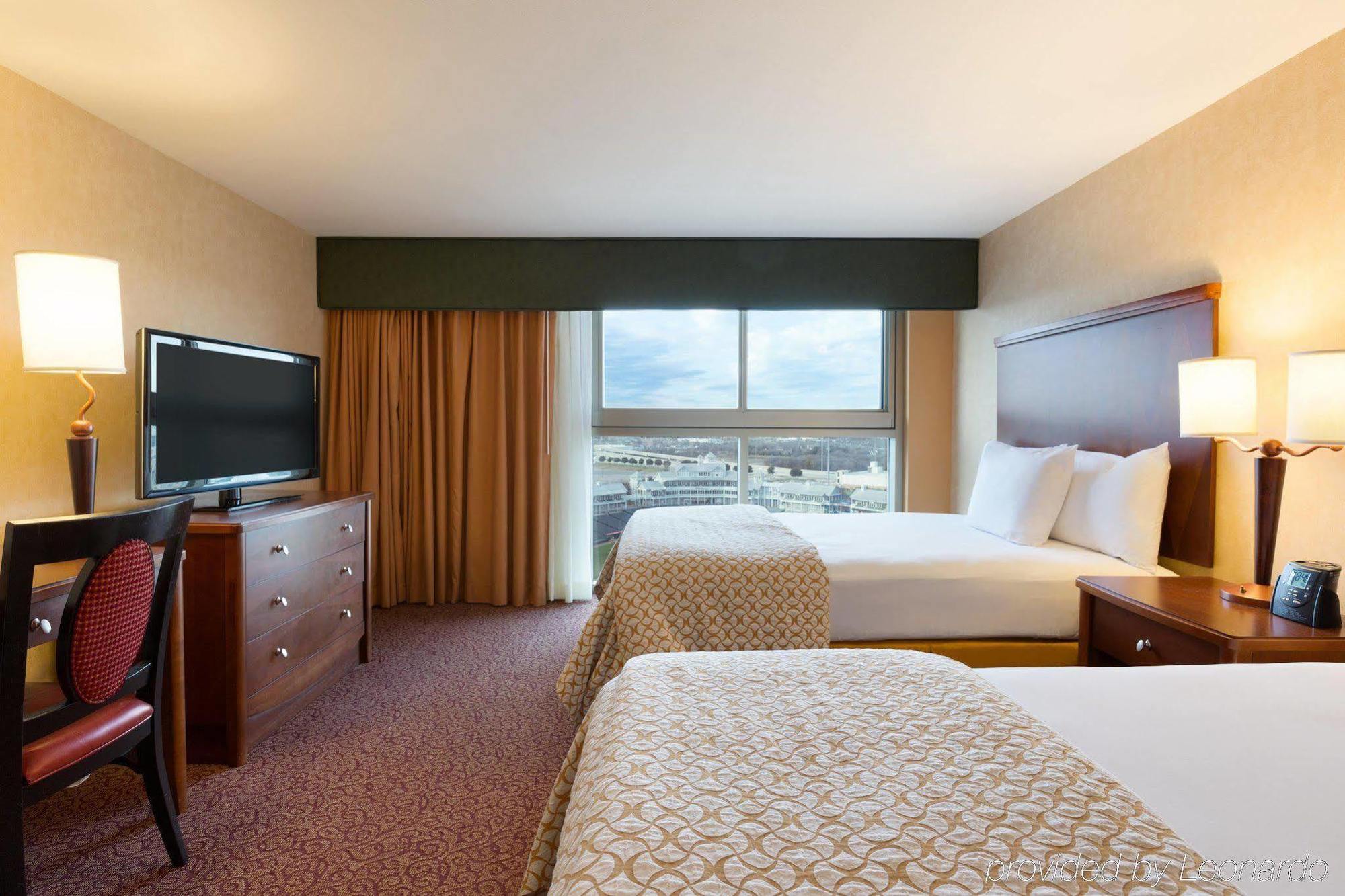 Hotel Embassy By Hilton Dallas & Convention Center