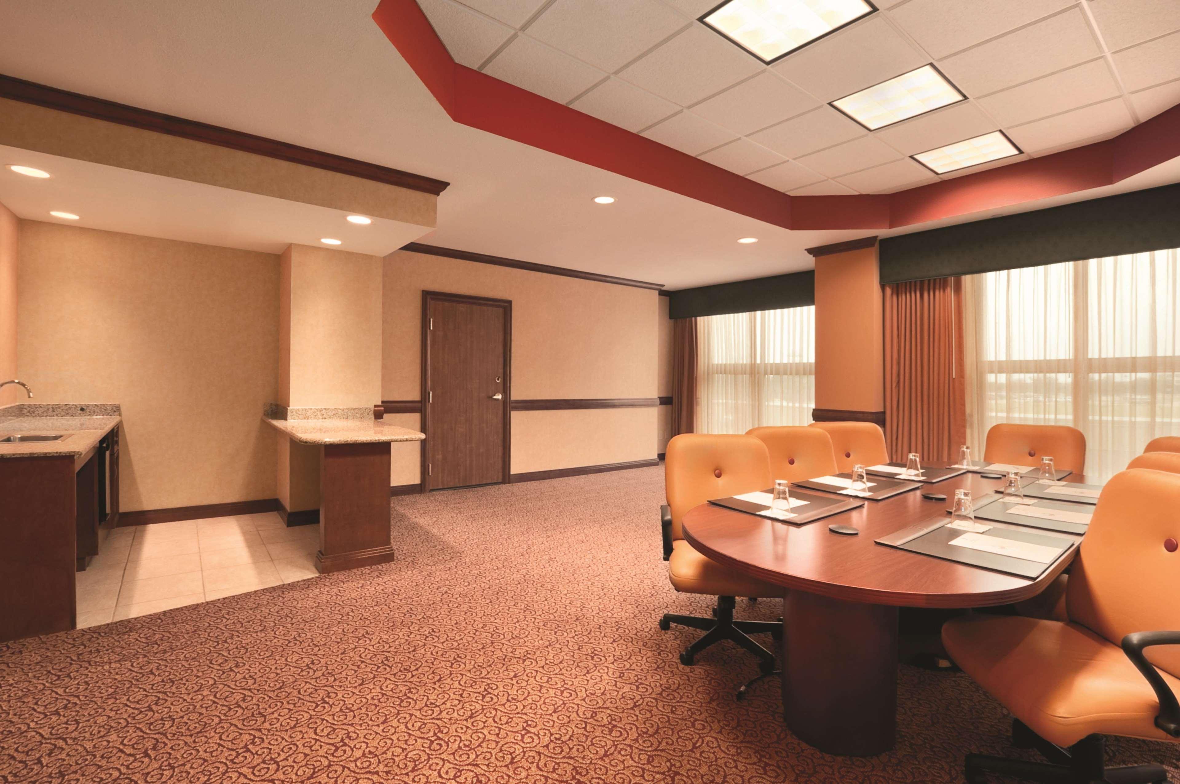 Embassy By Hilton Dallas & Convention Center 4* Frisco
