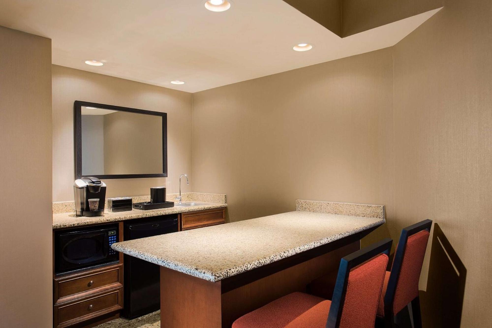 Embassy By Hilton Dallas & Convention Center 4* Frisco