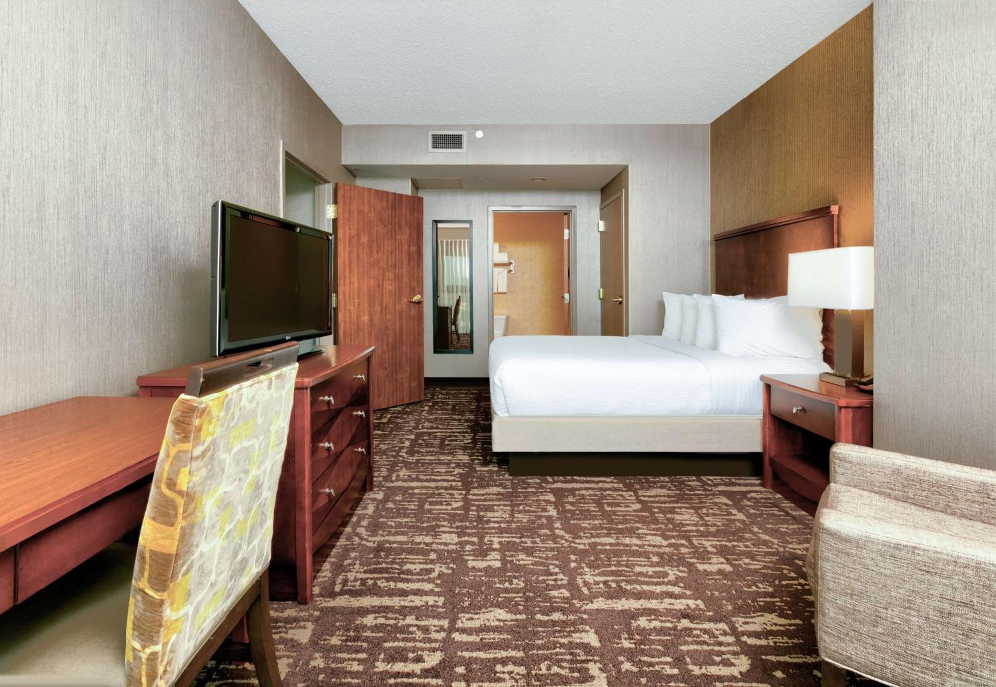 Embassy By Hilton Dallas & Convention Center Hotel