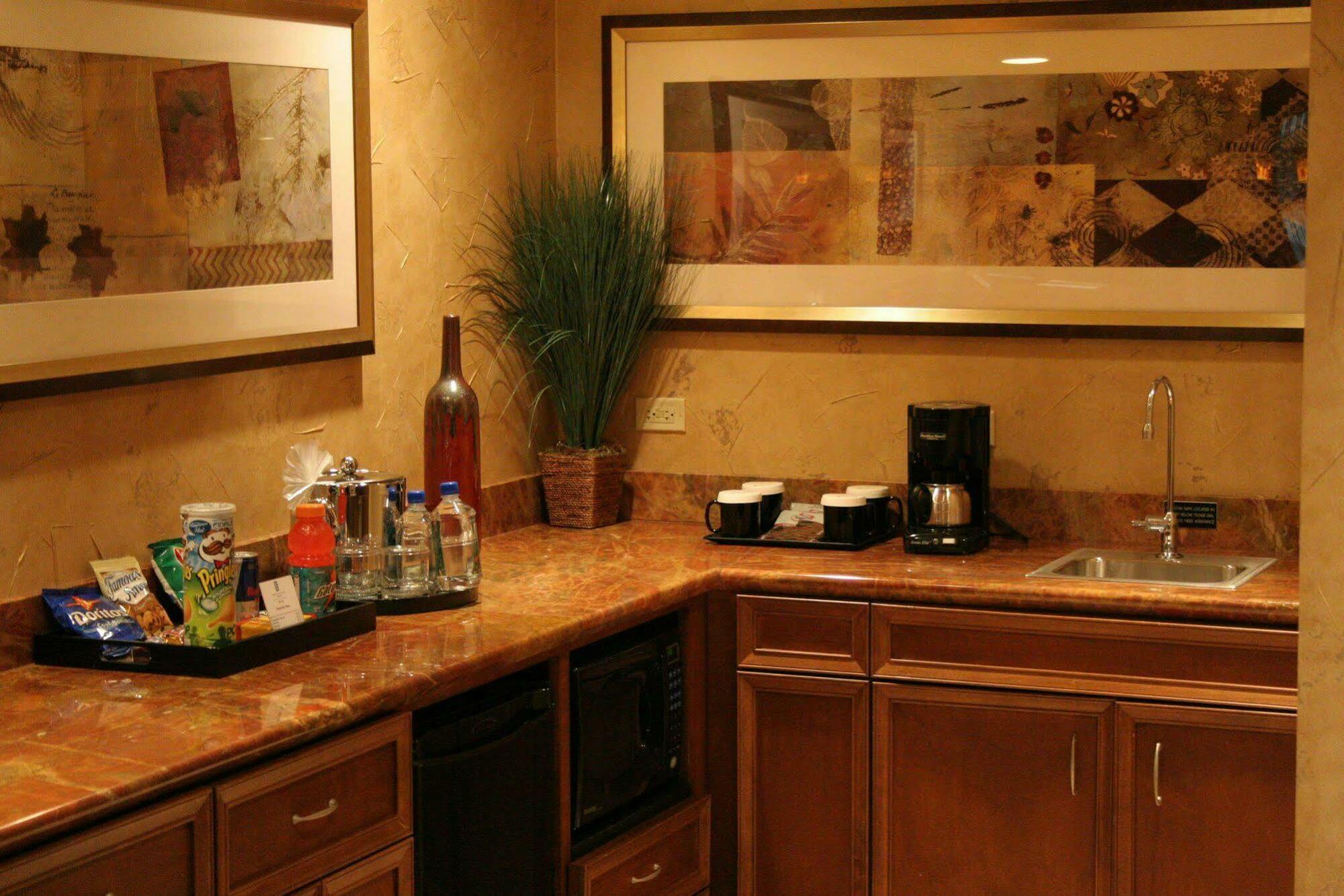Hotel Embassy By Hilton Dallas & Convention Center Frisco